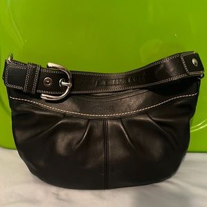 Coach leather shoulder bag in black